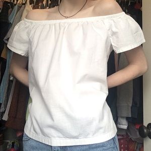 Levi’s beautiful white off the shoulder top